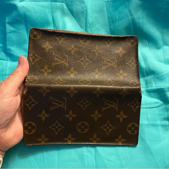 Authentic Louis Vuitton Monogram Long Wallet/Checkbook Holder - Picture 5 of 11
